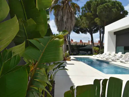 Villa moderne avec piscine privée, Wi-Fi, parking et climatisation, proche plage - Photo 16