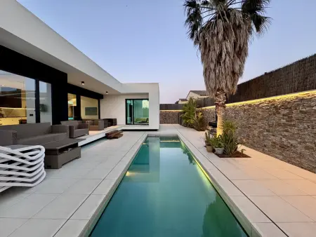 Villa moderne avec piscine privée, Wi-Fi, parking et climatisation, proche plage - Photo 17