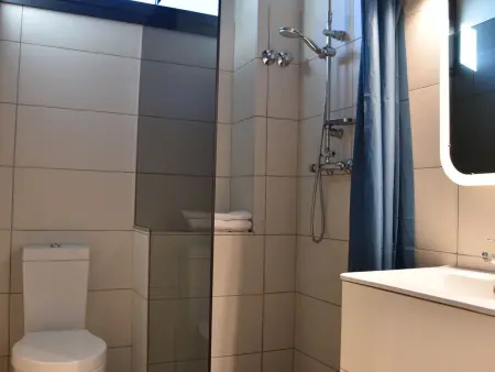 Villa moderne avec piscine privée, Wi-Fi, parking et climatisation, proche plage - Photo 24