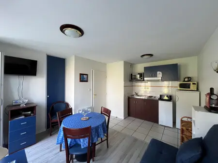 Charmant T2 avec Piscine Commune et WIFI à 200m des Thermes - Photo 4