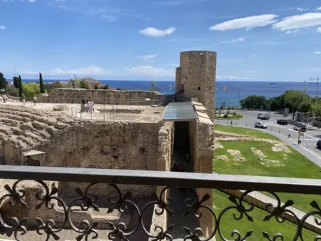 Maison rénovée au cœur de Tarragone avec vue sur mer et terrasse - Photo 1