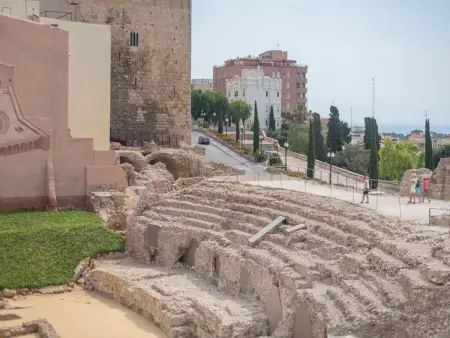 Maison rénovée au cœur de Tarragone avec vue sur mer et terrasse - Photo 4