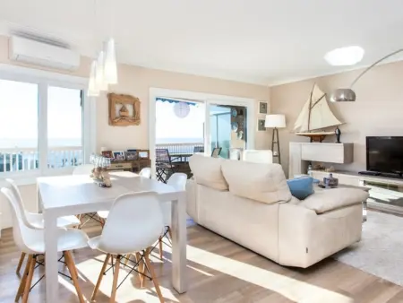 Appartement lumineux avec terrasse et parking près de la plage - Photo 1