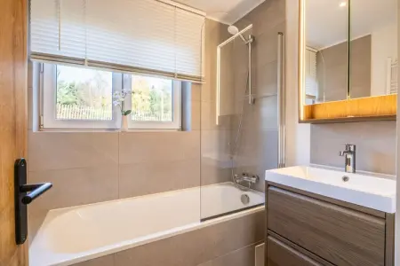 Camping Petite Suisse 7, Maison de vacances à Dochamps avec jacuzzi - Photo 16