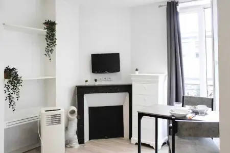 RZ-6-ROUX-M, Studio Confortable - 2P - Clichy - Photo 1