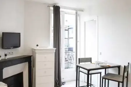 RZ-6-ROUX-M, Studio Confortable - 2P - Clichy - Photo 6