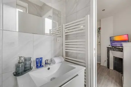 RZ-6-ROUX-M, Studio Confortable - 2P - Clichy - Photo 28