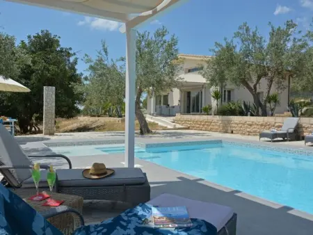 Moderne Ferienvilla bei Noto mit Meerblick und privatem Pool - Photo 35