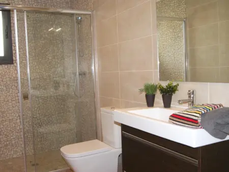 Villa rénovée avec 11 chambres, piscine privée, proche vignobles Moscatel - Photo 17