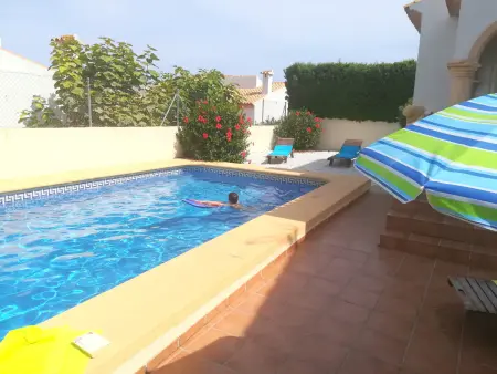 Villa à Jávea avec piscine privée, jardin arboré, à 3 km de la plage, proche commerces et loisirs - Photo 1