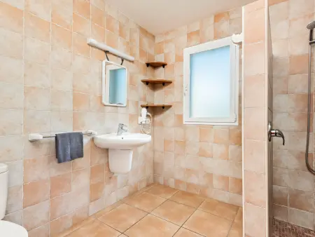 Villa familiale à Cala Blanca avec piscine privée et climatisation - Photo 12