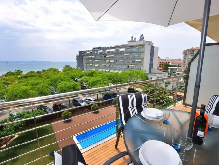 Appartement en front de mer à Rosas avec piscine, climatisation et parking, pour 4 personnes. - Photo 1