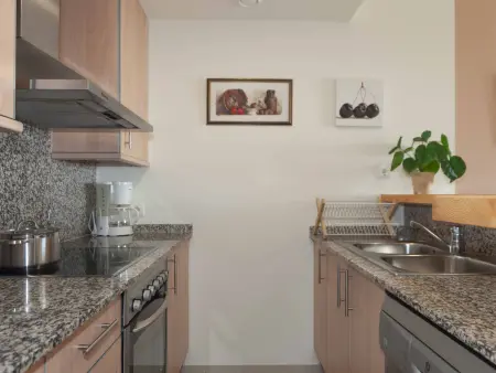 Appartement en front de mer à Rosas avec piscine, climatisation et parking, pour 4 personnes. - Photo 12