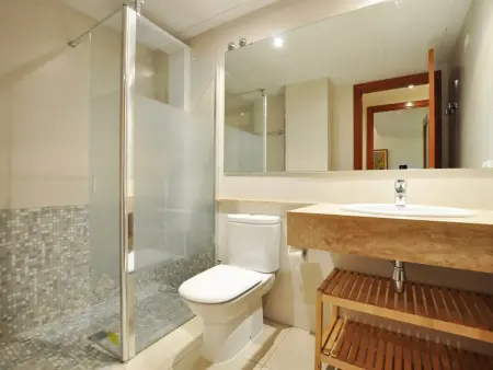 Appartement en front de mer à Rosas avec piscine, climatisation et parking, pour 4 personnes. - Photo 18