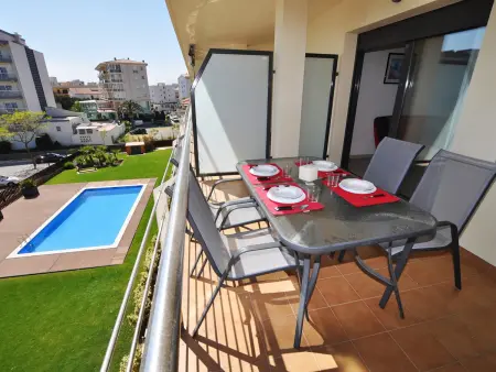 Appartement moderne en bord de mer avec piscine, clim, Wi-Fi et parking à Roses - Photo 3