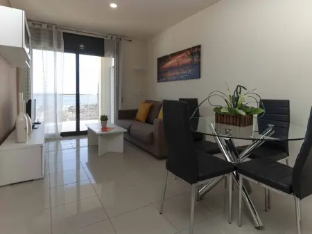 Appartement moderne en bord de mer avec piscine, clim, Wi-Fi et parking à Roses - Photo 6