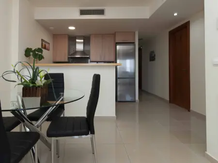 Appartement moderne en bord de mer avec piscine, clim, Wi-Fi et parking à Roses - Photo 10