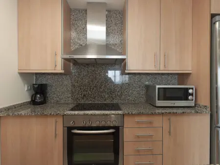 Appartement moderne en bord de mer avec piscine, clim, Wi-Fi et parking à Roses - Photo 11