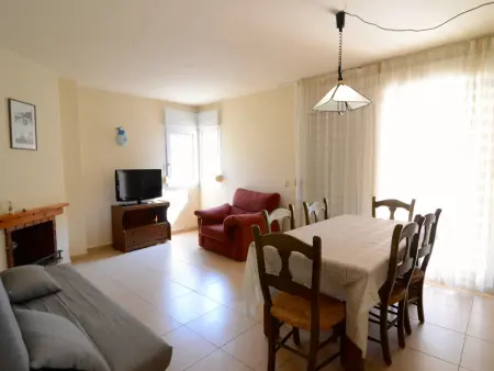 Appartement à L'Escala - 2 chambres, piscine commune, près de la mer, parking inclus - Photo 2