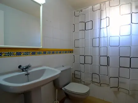 Appartement à L'Escala - 2 chambres, piscine commune, près de la mer, parking inclus - Photo 4