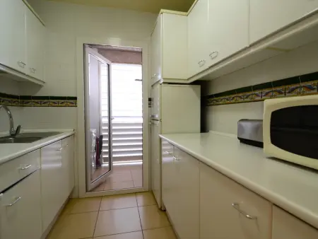 Appartement à L'Escala - 2 chambres, piscine commune, près de la mer, parking inclus - Photo 7