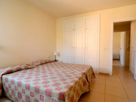 Appartement à L'Escala - 2 chambres, piscine commune, près de la mer, parking inclus - Photo 9