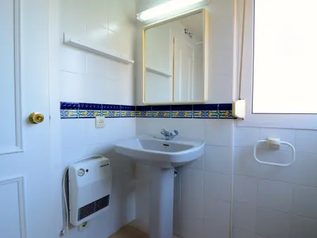 Appartement à L'Escala - 2 chambres, piscine commune, près de la mer, parking inclus - Photo 10