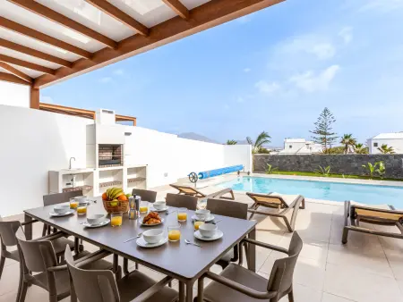 Villa spacieuse à Playa Blanca - 4 chambres, piscine privée chauffée - Photo 1