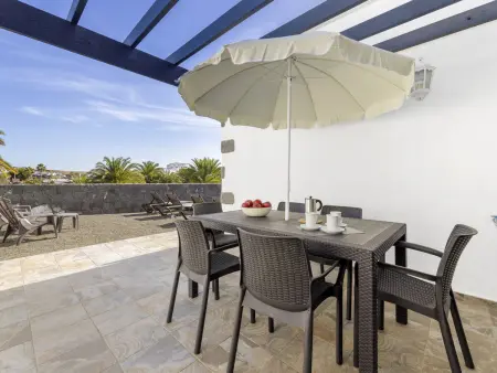 Villa à Playa Blanca avec jardin spacieux et piscine partagée - Photo 1