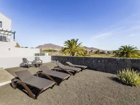 Villa à Playa Blanca avec jardin spacieux et piscine partagée - Photo 6