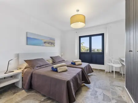 Villa à Playa Blanca avec jardin spacieux et piscine partagée - Photo 7