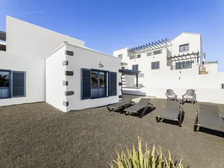 Villa à Playa Blanca avec jardin spacieux et piscine partagée - Photo 15