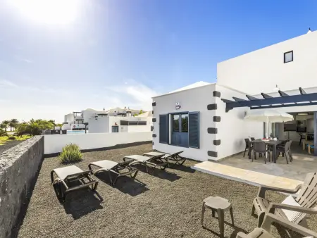 Villa à Playa Blanca avec jardin spacieux et piscine partagée - Photo 16