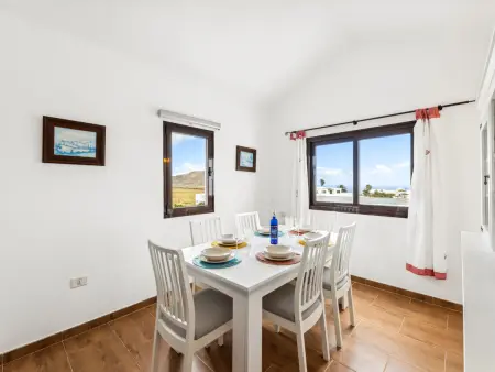 Villa spacieuse et lumineuse à Costa Teguise avec piscine privée chauffée - Photo 3