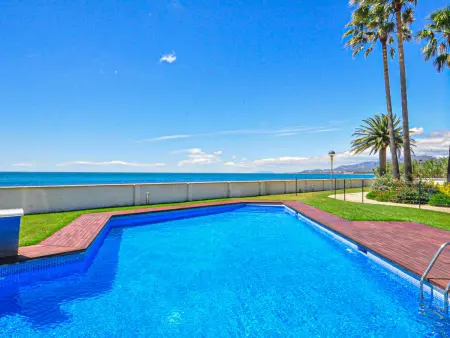 Appartement face mer avec climatisation et piscine - Photo 32