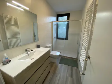Chalet moderne à Mas Pinell avec piscine salée privée, clim, WiFi et parking, proche plage - Photo 6