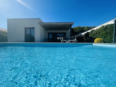 Chalet moderne à Mas Pinell avec piscine salée privée, clim, WiFi et parking, proche plage - Photo 10