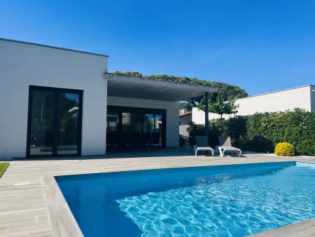 Chalet moderne à Mas Pinell avec piscine salée privée, clim, WiFi et parking, proche plage - Photo 11