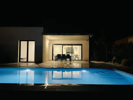 Chalet moderne à Mas Pinell avec piscine salée privée, clim, WiFi et parking, proche plage - Photo 12