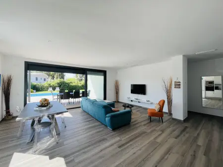 Chalet moderne à Mas Pinell avec piscine salée privée, clim, WiFi et parking, proche plage - Photo 16