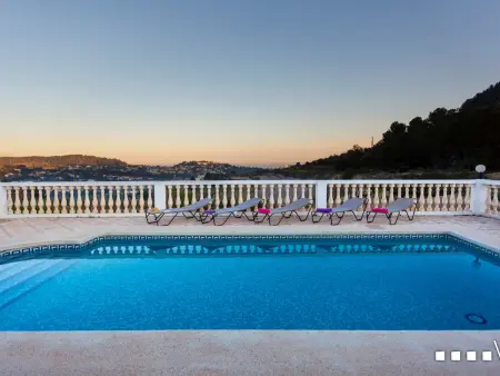 Villa méditerranéenne avec piscine privée, proche plages de Calpe - Photo 1