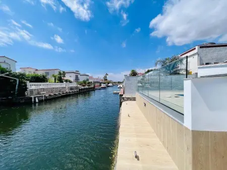 Villa de Luxe avec Piscine Privée et Parking à Empuriabrava - Photo 1