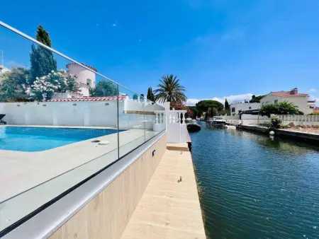 Villa de Luxe avec Piscine Privée et Parking à Empuriabrava - Photo 2