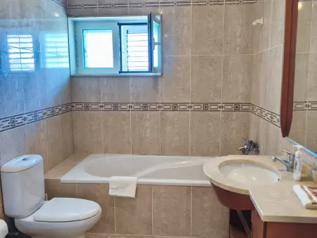 Villa élégante 3 chambres, proche plage Apúlia, avec Wi-Fi et parking - Photo 28