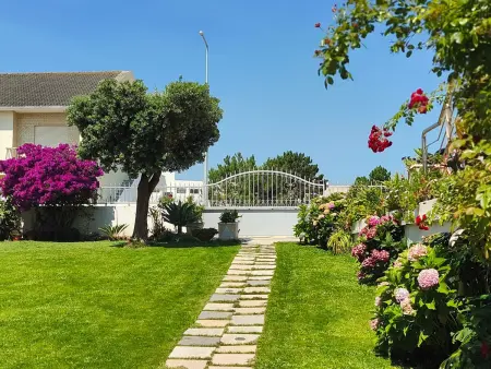 Studio moderne à Apúlia près de la plage avec jardin - Photo 15