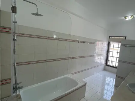 Villa d'été avec piscine chauffée privée à Faro, 5 chambres pour 12 personnes - Photo 21
