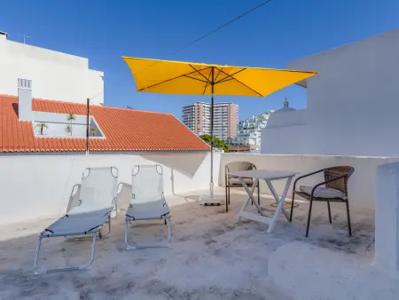 Maison rénovée au cœur de Faro avec terrasse, Maison 6 personnes à Faro - Photo 2