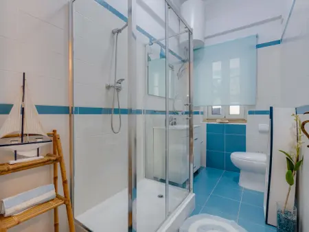 Maison rénovée au cœur de Faro avec terrasse, Maison 6 personnes à Faro - Photo 9