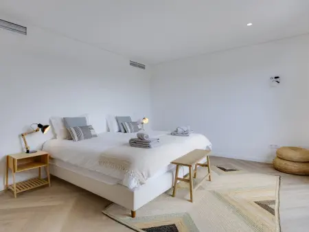 Villa de Luxe 4 Chambres avec Piscine Privée à Faro - Photo 18