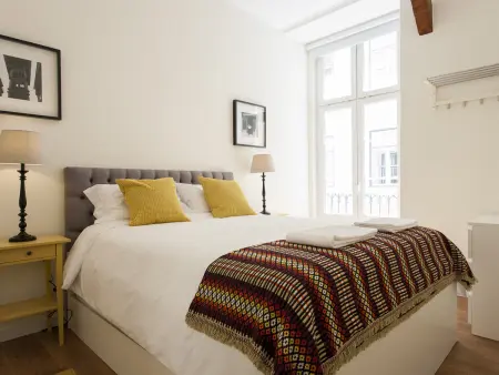 Grand appartement central à Lisbonne, 5 chambres, jusqu'à 17 personnes - Photo 10